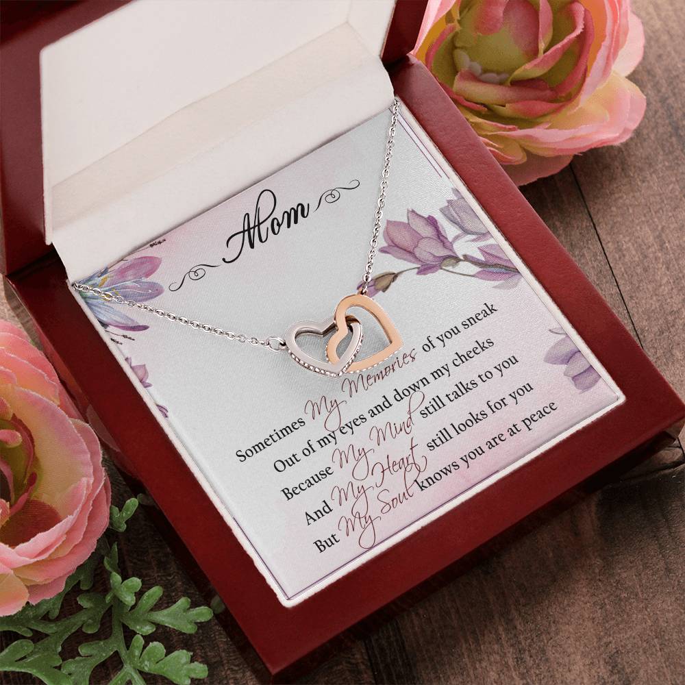 To My Mom Interlocking Hearts Necklace Message Card